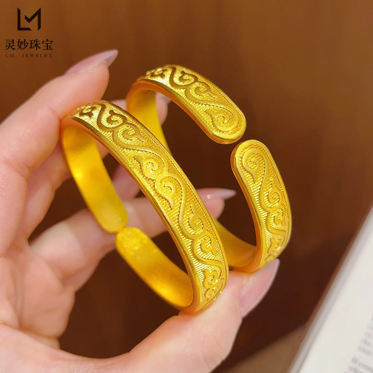

Vintage light luxury style, Brushed Solid Texture Open Bangle For Women 24K Gold AU999, matches casual & formal looks