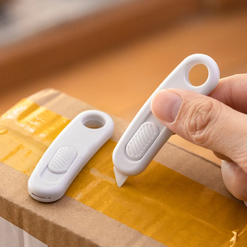 Portable Mini Ceramic Utility Knife Safe Blades Box Packaging Opener Cutting Tools With Keychain Hang Hole With Magnetic Suction