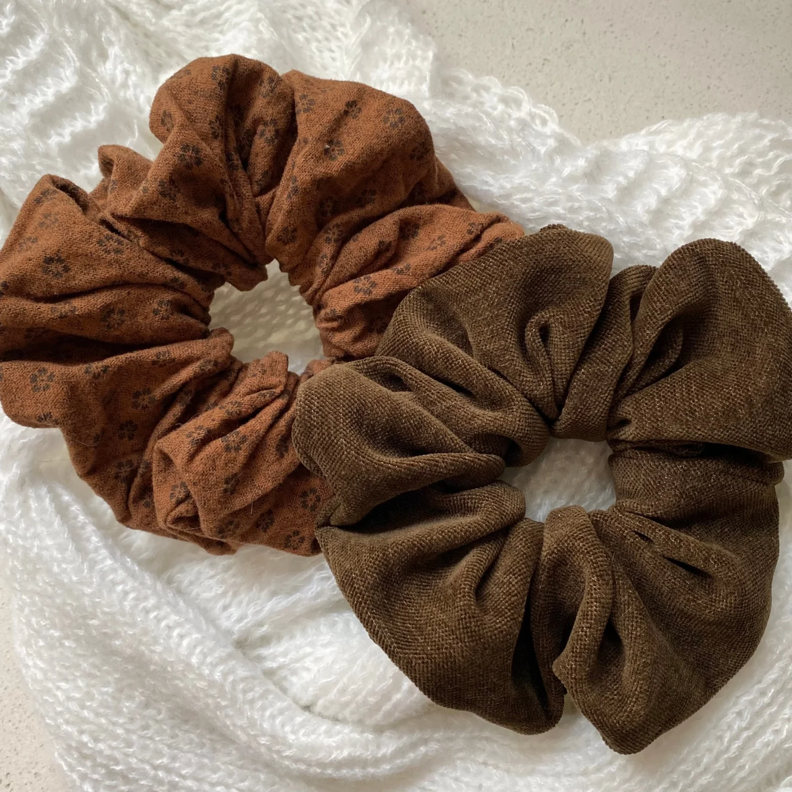 

1 шт., 1 шт., осенние коричневые резинки для волос, резинки для волос из однотонной ткани с цветочным принтом, эластичные резинки для волос в стиле ретро Cottagecore для женщин, мягкие и удобные