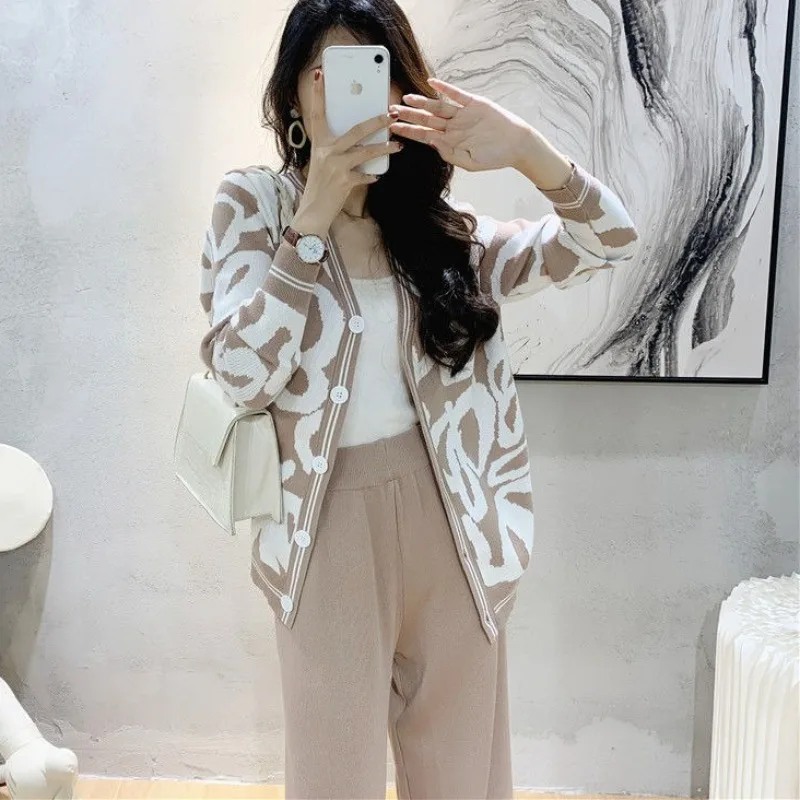 

Весна 2024, корейская версия, свободный вязаный кардиган, комплект, женские модные широкие брюки, повседневная тонкая домашняя одежда из двух предметов, новый тренд