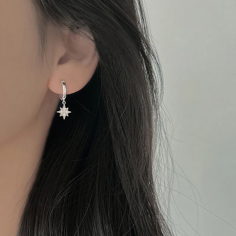 ต่างหูรูปพระจันทร์925บริสุทธิ์หรูหราสง่างามสำหรับผู้หญิงต่างหูรูปดาวประดับพลอยเทียมดวงจันทร์ LE018กันการแพ้สำหรับเด็กผู้หญิง