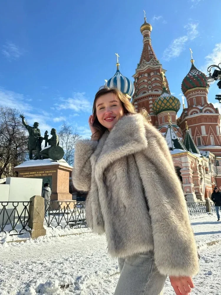 

Cozy Faux Fur Long Sleeves Warm Coat Loose Casual Fit Short Jacket New 2025 Autumn Winter Plush Textured Commute Streetwear
