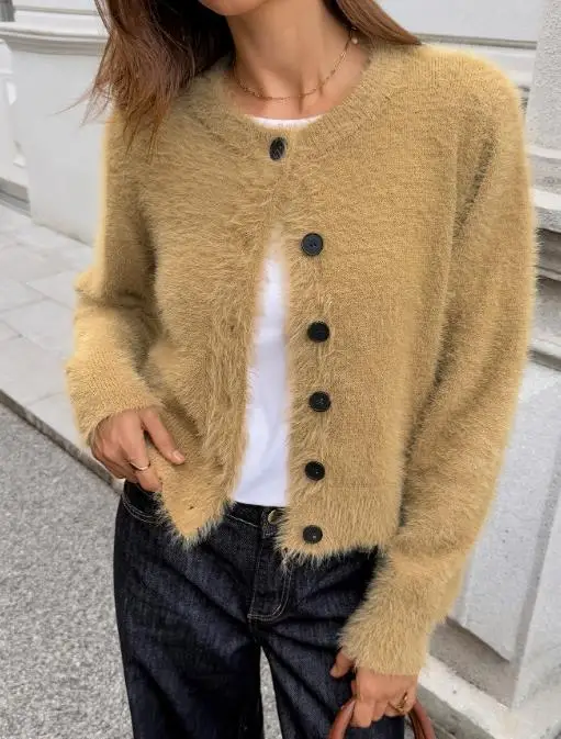 

2025 Autumn/Winter New Women's Fashion Leisure Vacation Long Sleeve Round Neck Knitted Shirt Women's Wear