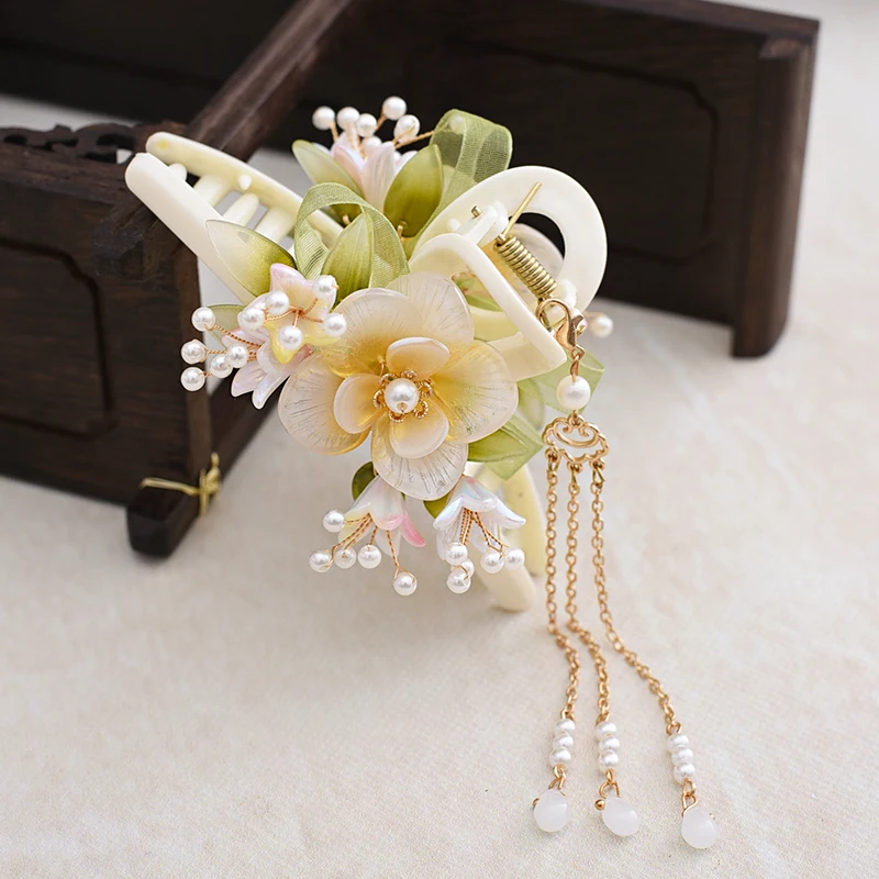 New Advanced Delicate Claw Clips Feminine Pearl Tassels Claw Clip Luxury Design White Rhinestone Claw Clip Hair Accessories