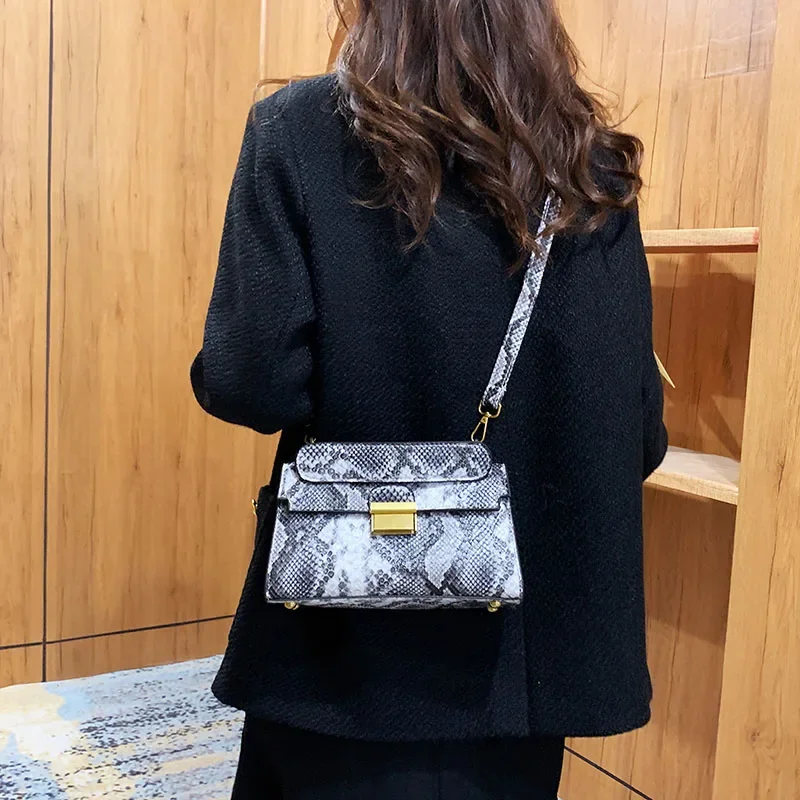 Woman Fashion Snake Print Wrist Shoulder Bag New Luxury Brand Designer Handbags Trend Quality Leather Crossbody Small Square Bag