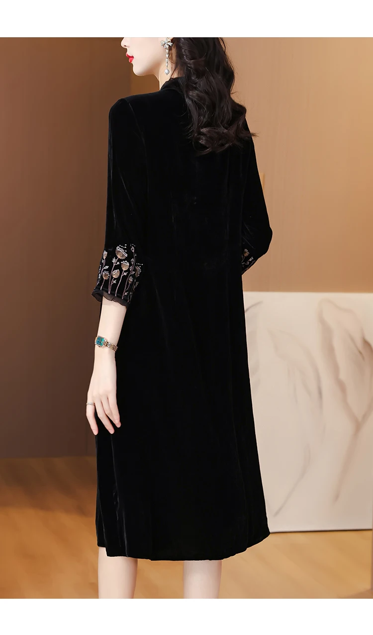 2023 Autumn/Winter New Silk Golden Velvet Embroidered Long Sleeve Dress for Women\'s Loose Large O-Neck Retro Knee Length Gown