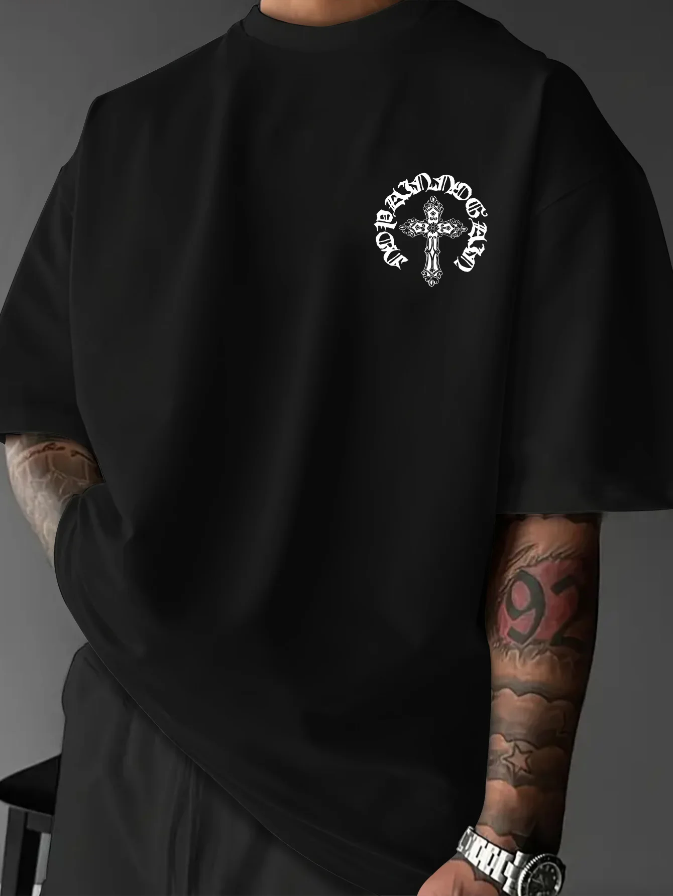 Herren Oversized T-Shirt mit überschnittenen Schultern, Vintage Gothic Kreuz Grafikdruck, lässiges Kurzarm-Shirt, S-XXL – Detail 5