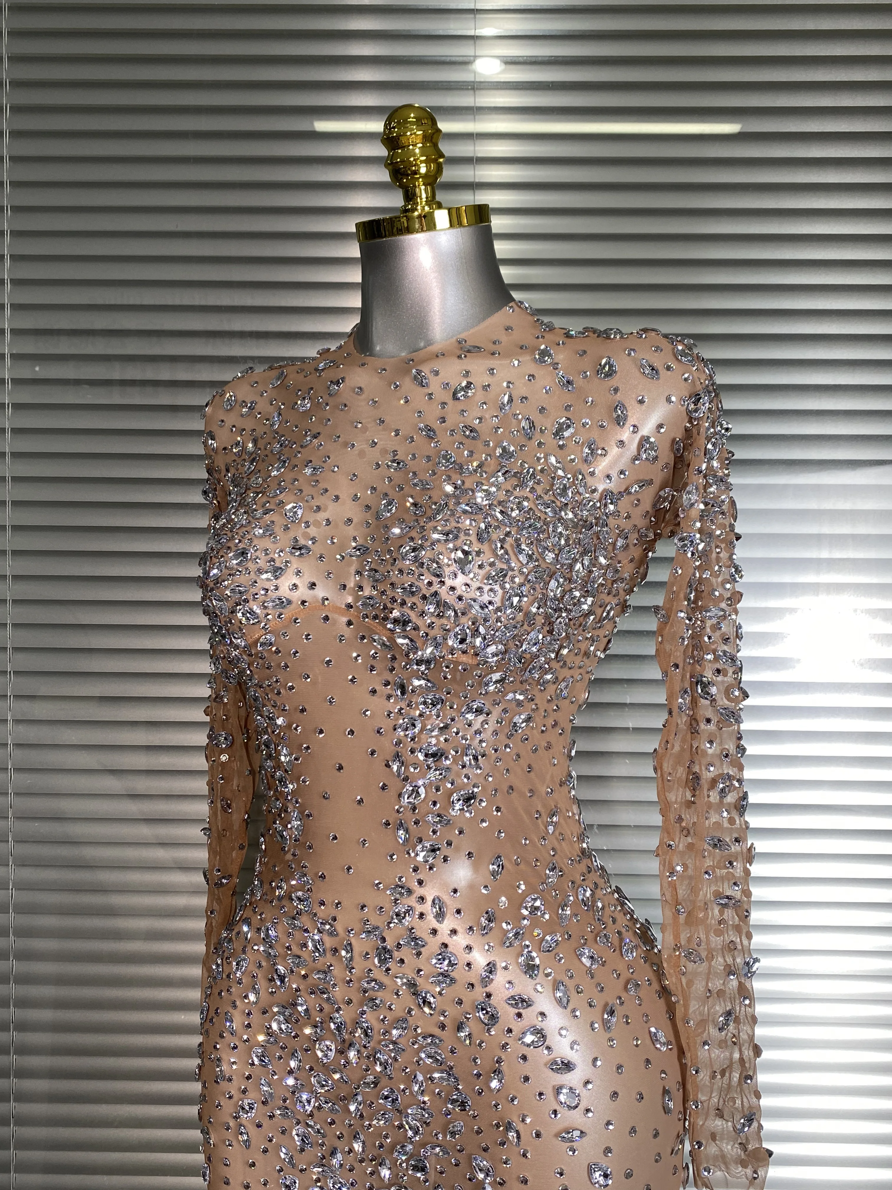 セクシーな長袖メッシュスパンコールマキシドレス、シースルーシアーパーティー、シンガーパーティーコスチューム、ステージパフォーマンスドレス