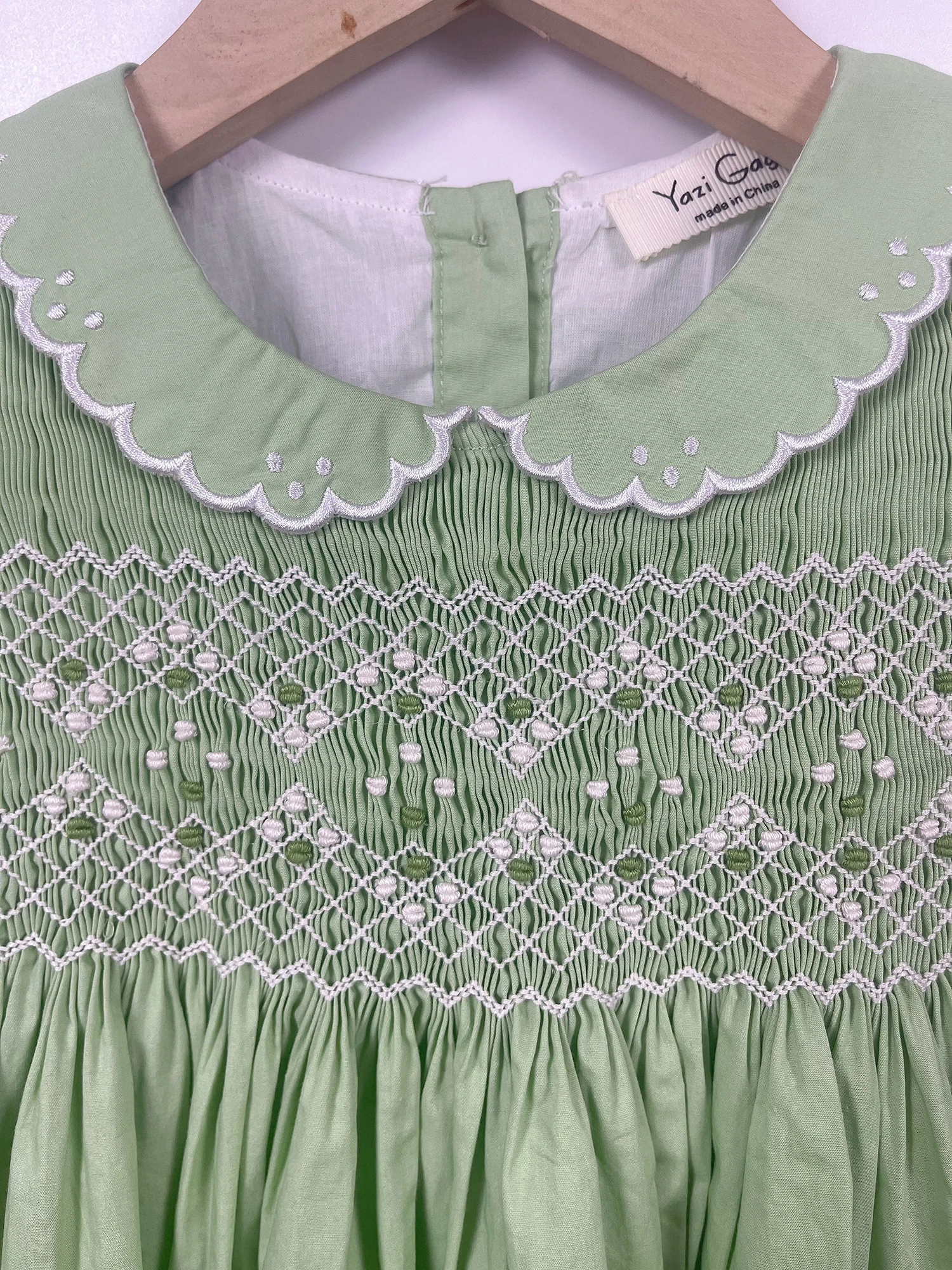 Summer Girls Handmade Smocking Dress Hand Embroidery Green Pure Cotton Fabric Soft Comfortable Banquet Performance Clothing