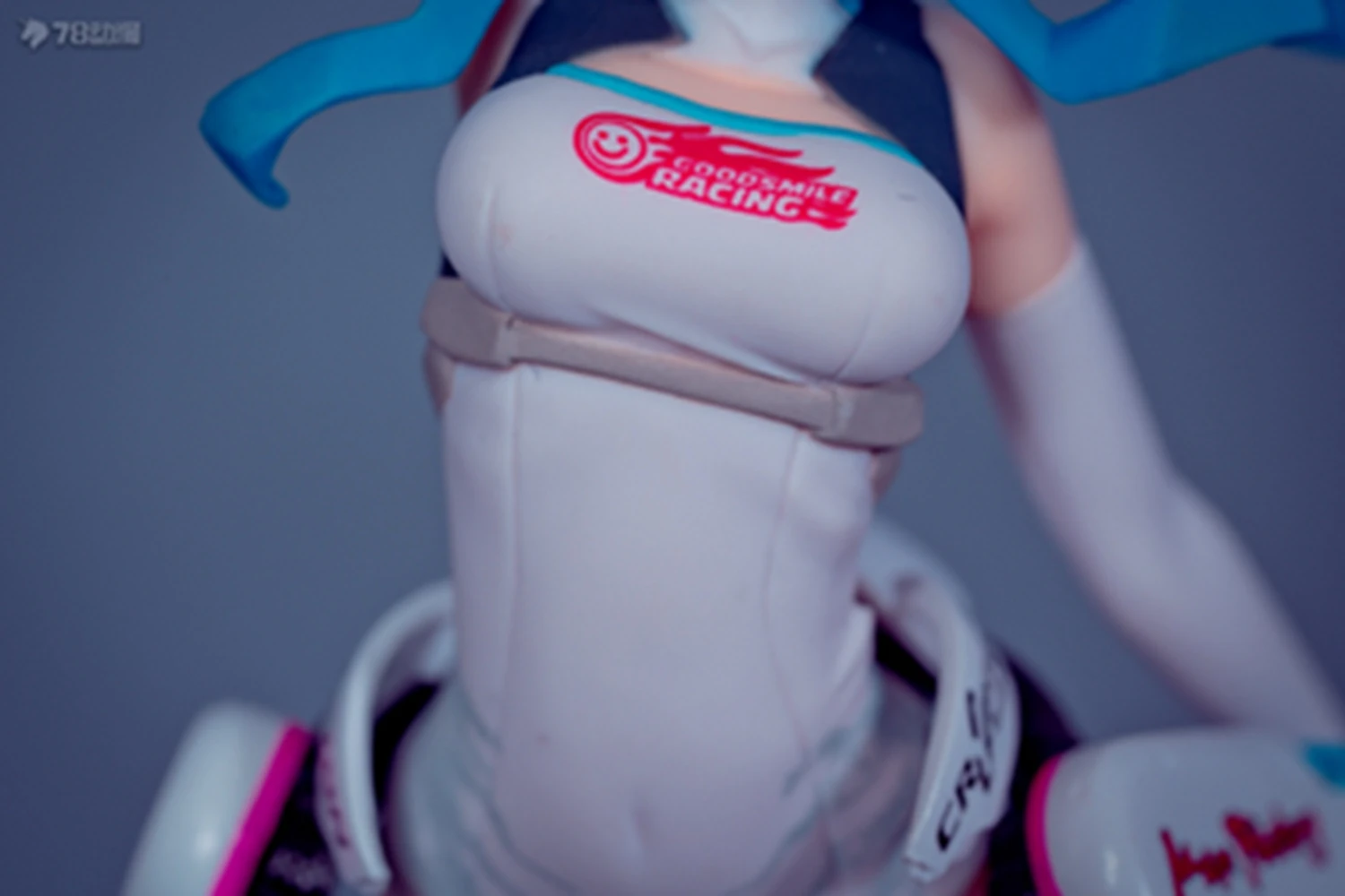 18CM Anime Hatsune Miku Racing Figure 2014 Model Toy Gift Collection 1/8 Action Figure Racing Uniform Standing Doll figurine PVC