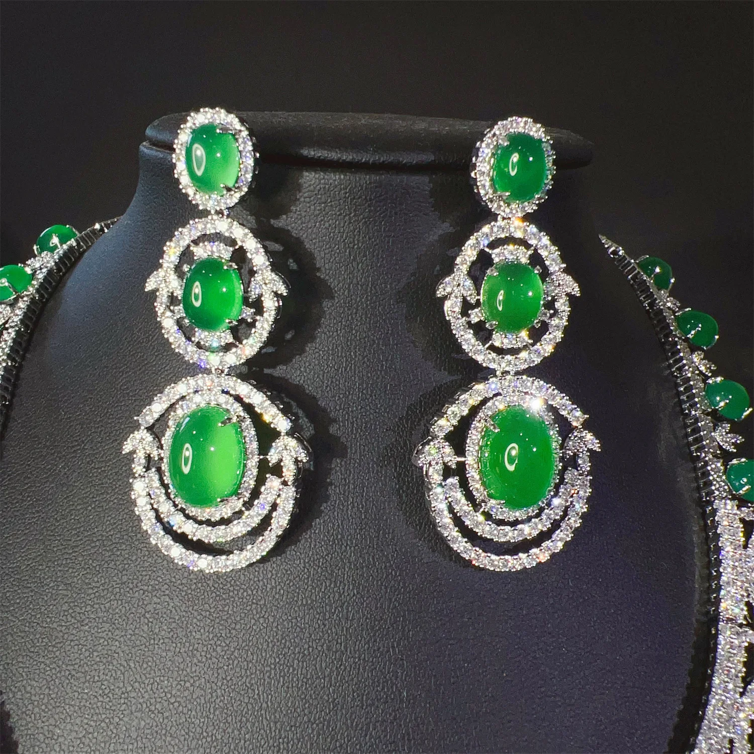 New Sparkle Stereo Light Luxury Green Necklace Earrings Women's Dress Decorative Jewelry Suitable for Wedding Party Gifts M-848