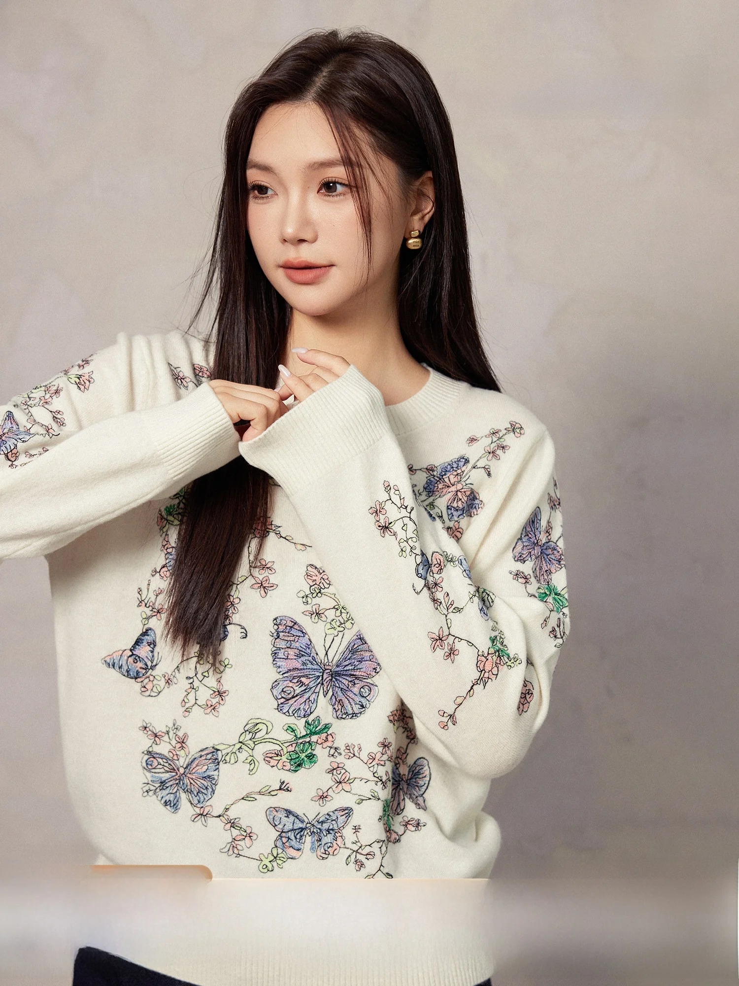 

Свитер Sweet Feather с неоновой вышивкой, объемной вышивкой на плечах, круглым вырезом, осенне-зимний, женственный, с узором, длинный рукав