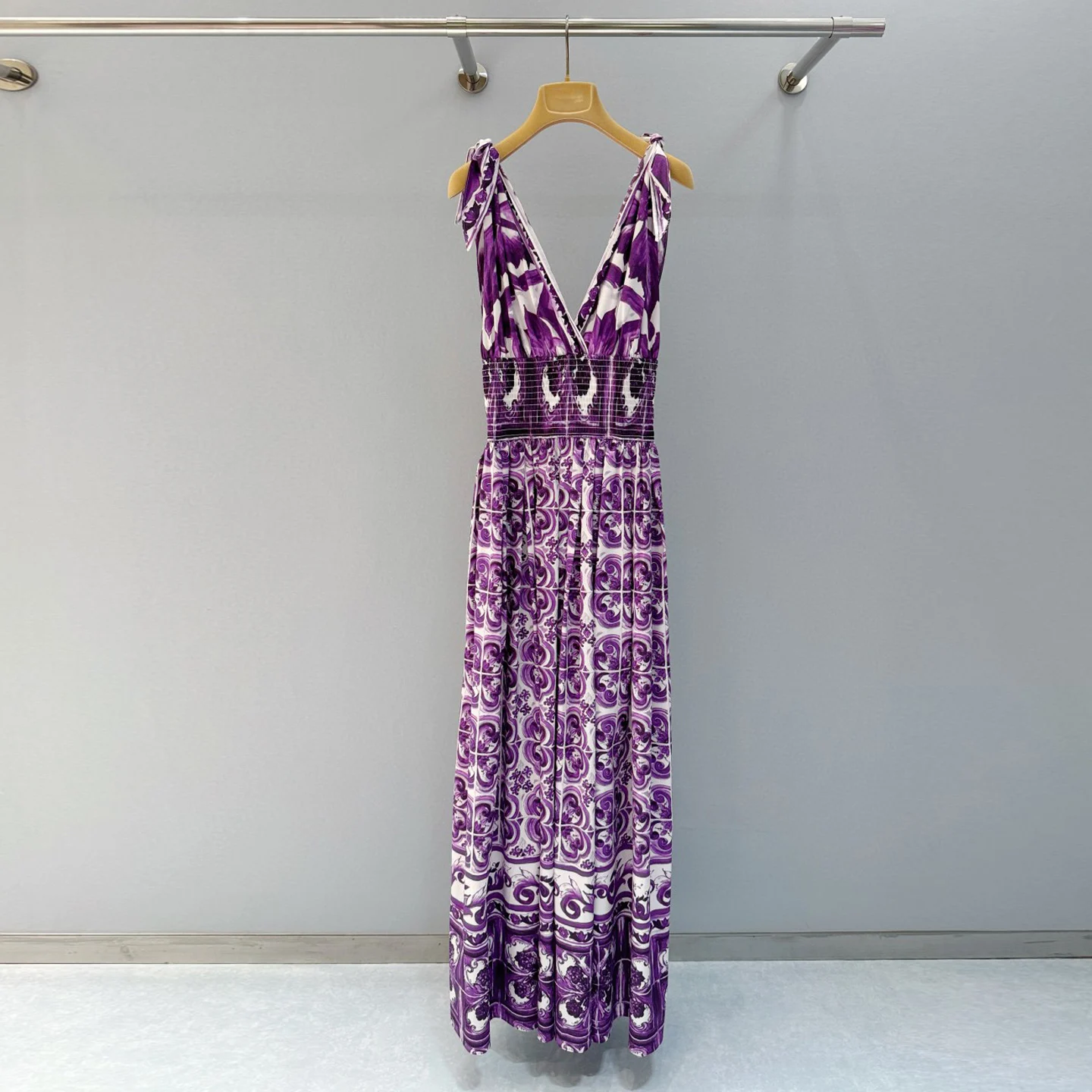 Elegante Vestido Maxi con Estampado de Porcelana Qinghua, Cuello en V Profundo, Cintura Ajustada, Largo hasta el Suelo, Vestido de Fiesta para Mujer con Falda Drapeada