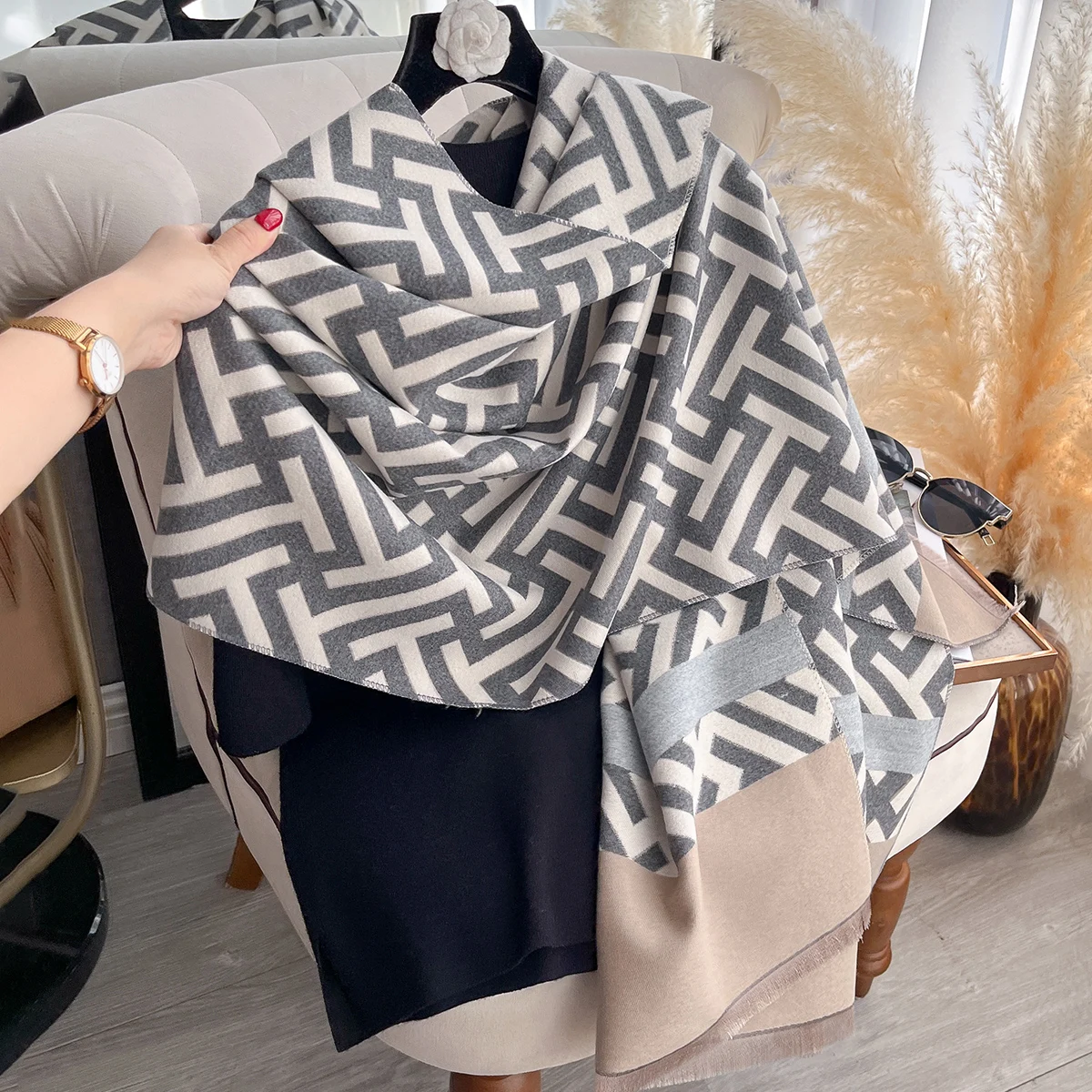 New Brand Elegance Two-Sided Print Scarf Soft Warm Fringe Pashmina Shawl Autumn and Winter Outdoor Coldproof Windproof Blanket view 6