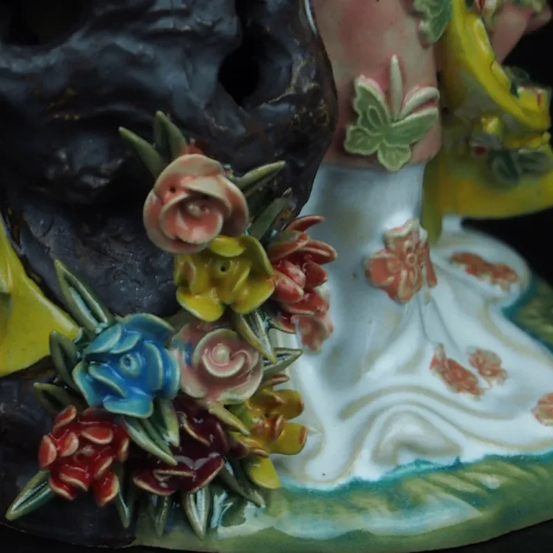 سينا كلاسيك كونو إندنا باتونج ونايتا جينلينغ دوا بيلاس ويناينا سيني باتونج كيراميك كيراجينان ديكوراسي هاثان حاديا أولانغ طالون