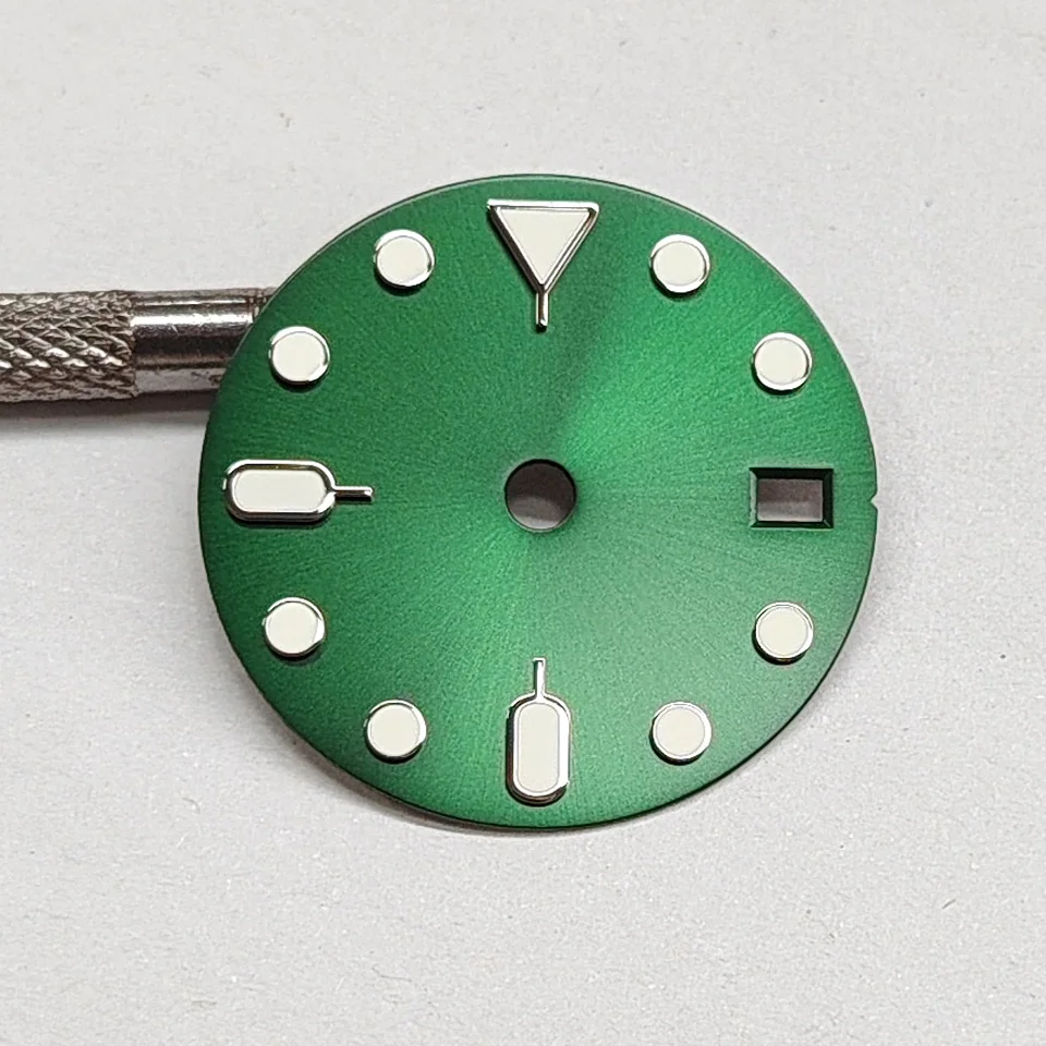 Customized LOGO Fashion Dial Watch Accessories 28.5mm Single Calendar Green Fluorescent Modified NH35NH36 Automatic Movement