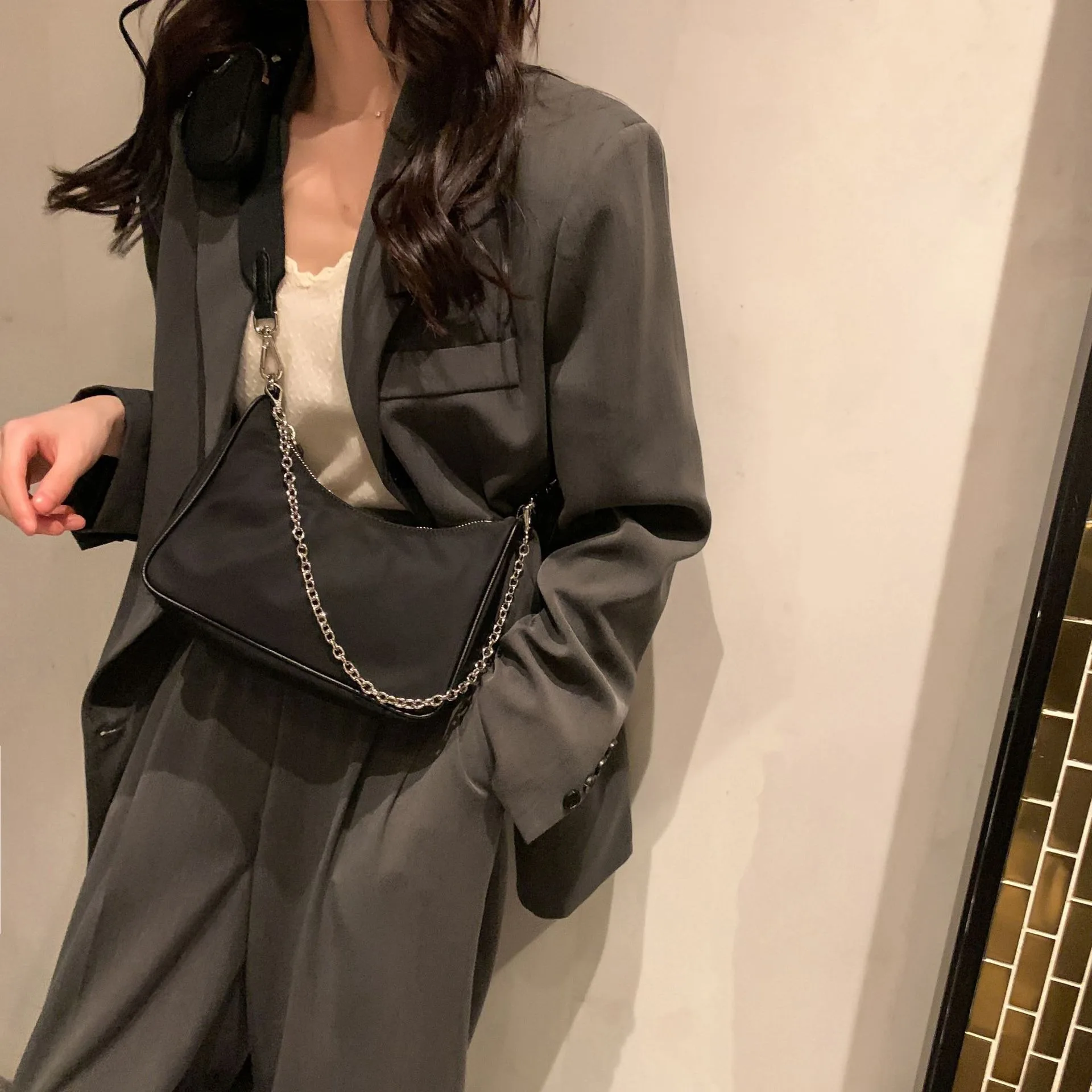 

Повседневные нейлоновые водонепроницаемые женские сумки-хобо на плечо, модные крутые черные сумки через плечо с цепочкой подмышками и небольшим кошельком