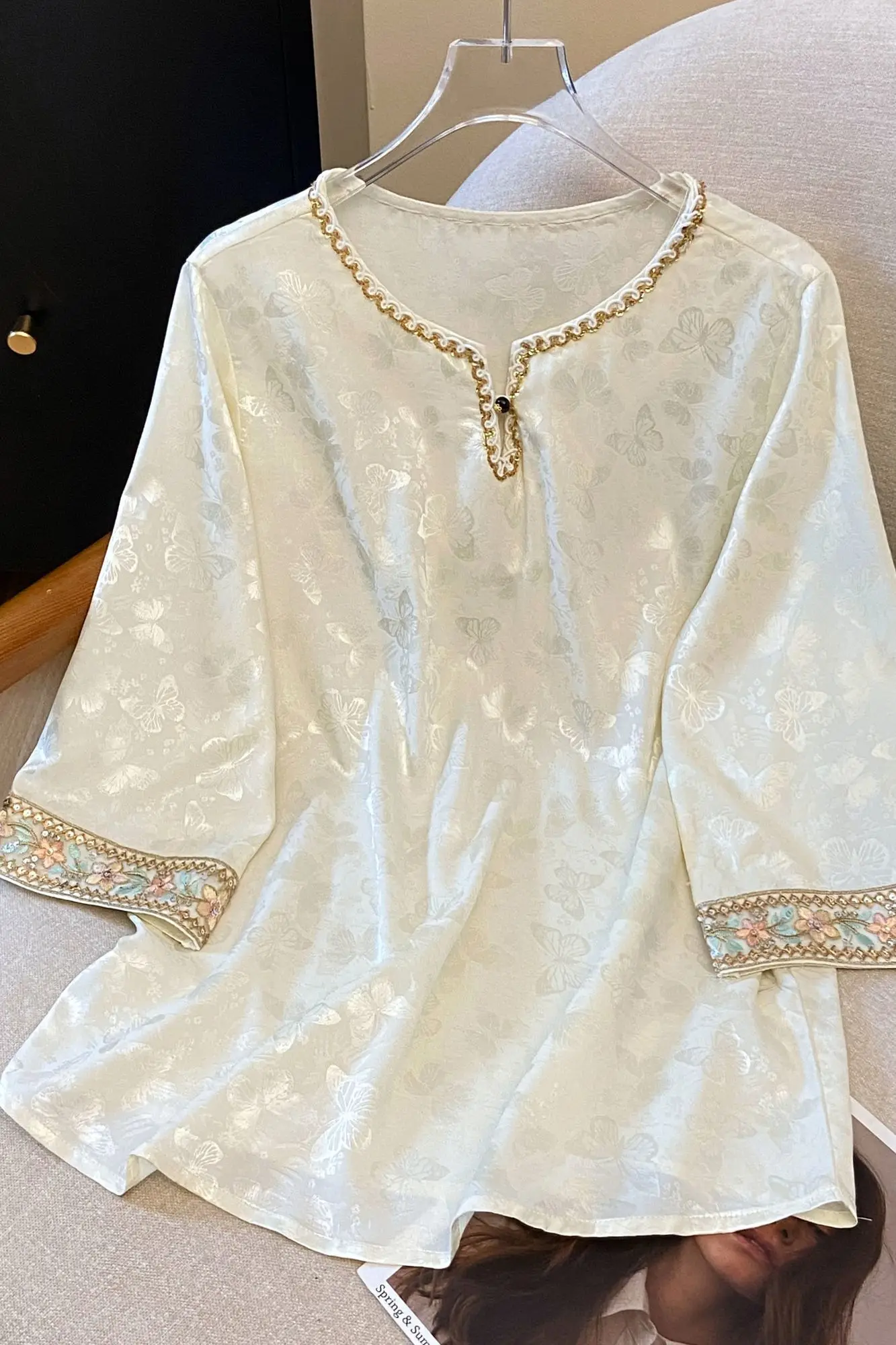 

Элегантная женская блузка в китайском традиционном стиле 2026 года с вышивкой, круглым воротником, рукавом до локтя, в стиле тан, с принтом, для повседневной носки