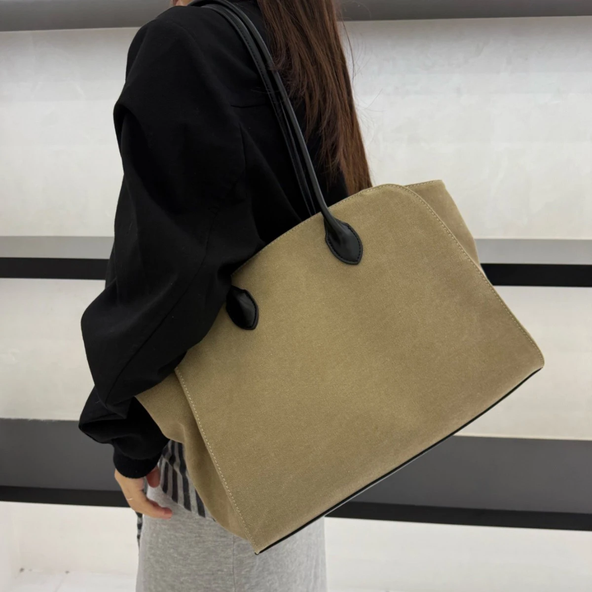 

Canvas Women's Tote Bag 2025 Autumn Winter New Niche Design Simple Large Capacity Commuting Handbag Fashion Armpit Shoulder bag