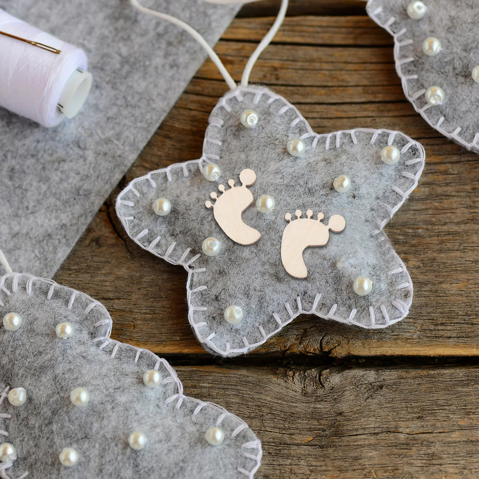 

50pcs Wood Color 25*20Mm Unfinished Footprint Embellishment For Diy Crafts Blank Wood Slices Footprint Wooden Decor Handicraft