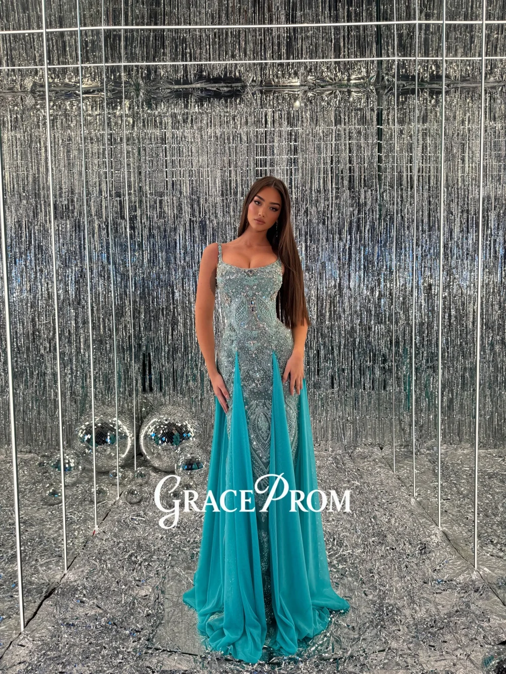ชุดราตรีแขนกุด GraceProm รุ่นปี 2026 ดีไซน์เก๋ไก๋ ชุดราตรียาวคลุมพื้น สไตล์โรแมนติก สง่างาม เหมาะสำหรับงานปาร์ตี้