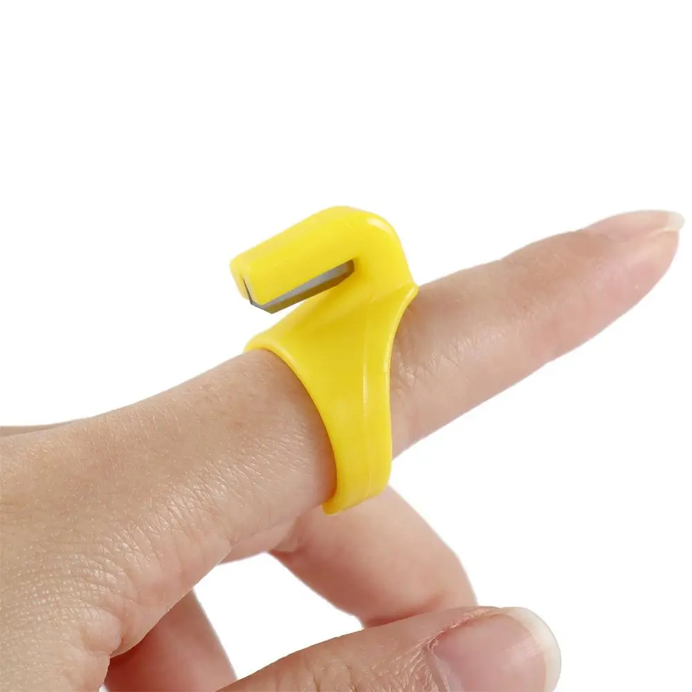 Conjunto de 3 Peças de Plástico para Uso Doméstico: Anel Protetor de Dedo, Cortador de Linha e Lâmina de Dedo para Máquina de Costura