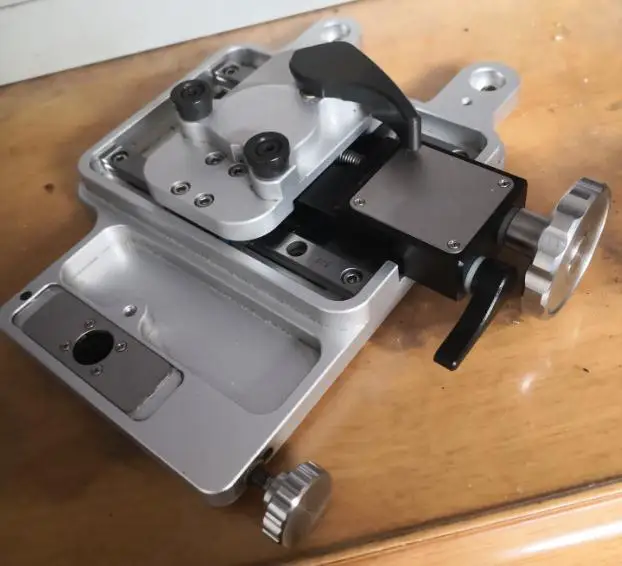 

Re-ni-shaw Laser Interferometer XL-80 Pan/Tilt Head Tripod Pan/Tilt Head A-9908-0700