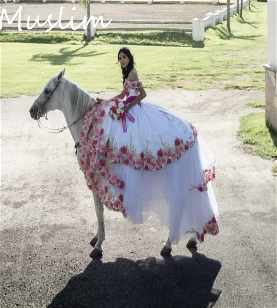 فساتين Quinceanera المكسيكية البيضاء للأميرة مع زهور مكشوفة الأكتاف Charro Vestido De 15 Quinceañeras عيد ميلاد