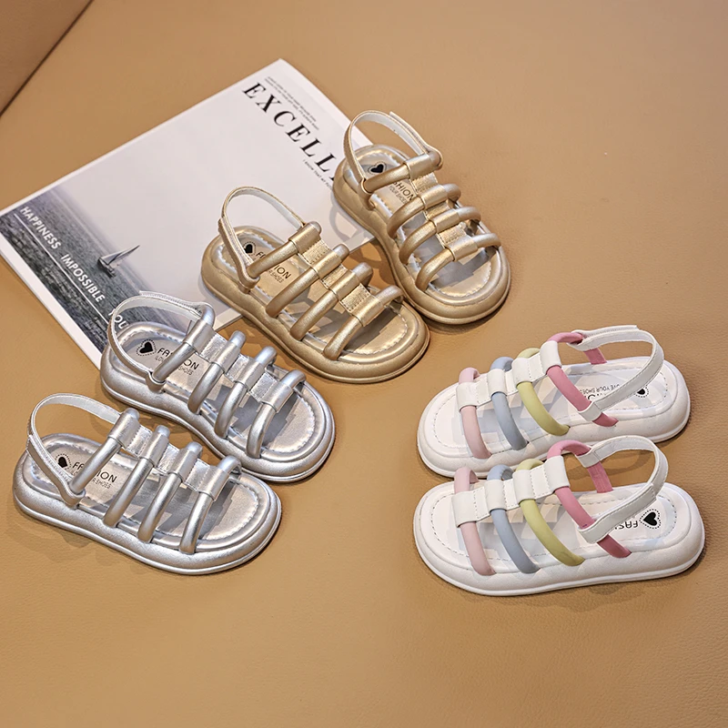 

Little Girls Metallic Strappy Sandals 2026 New Summer Kids Barefoot Beach Shoes Non-slip Simple Trendy Party Wedding Dress Up