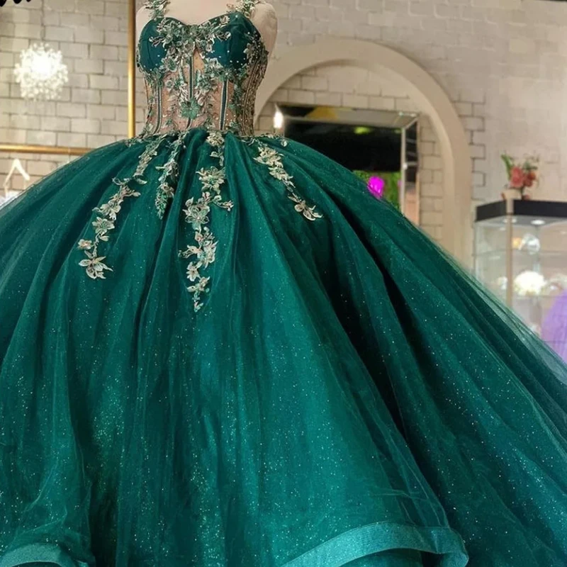 

Charming Emerald Green Women Prom Dresses Ball Gown Spaghetti Strap Lace Applique Sweet 16 Girl Quinceanera Dress Birthday Party