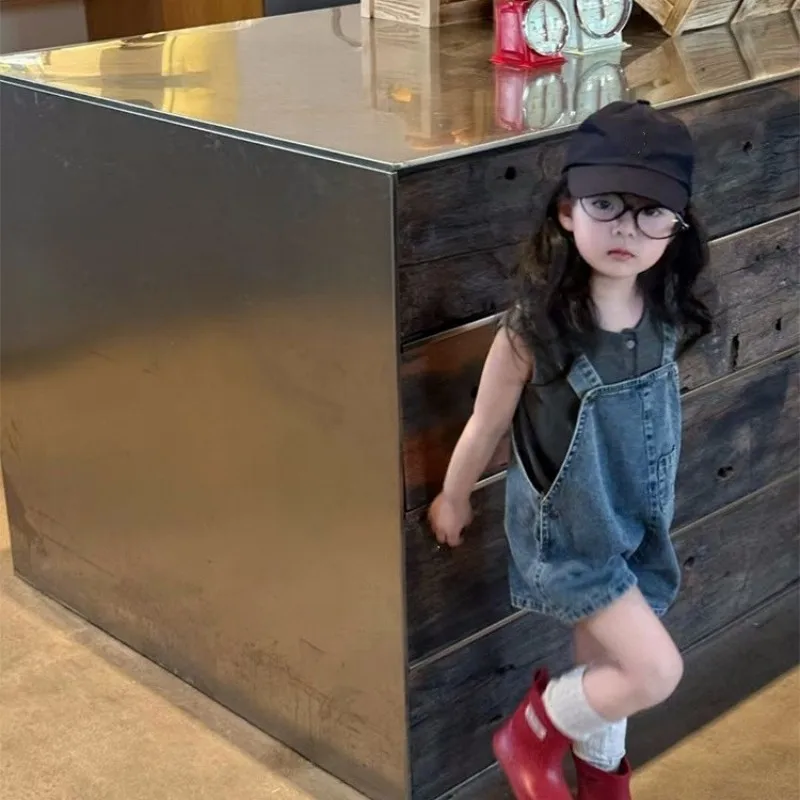 

Girls' Summer Set New Children's Solid Color Versatile Tank Top Retro Denim Strap Shorts Two Piece Set Trendy