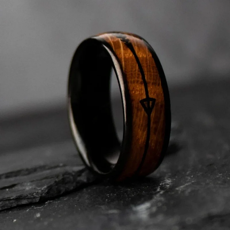 204 European and American Fashion Men's 8Mm Wood Grain Arrow Stainless Steel Ring Available for Wholesale, Hot Selling Fashion