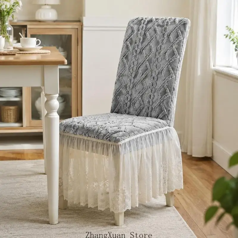 Plüsch-Esszimmerstuhlbezug mit geometrischer Textur, Stretchstoff und Spitzenrock 3XUF – Detail 9