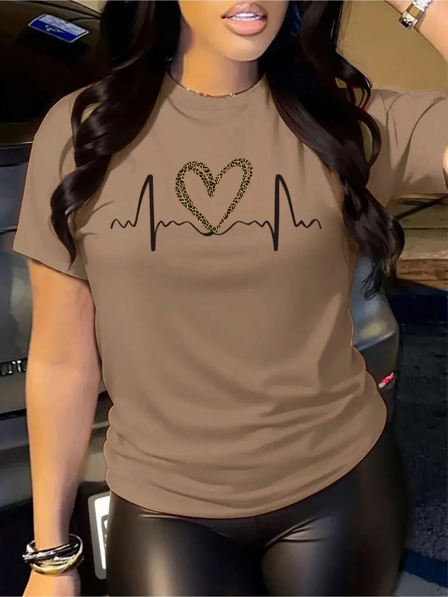 

New Fashionable Women's Leopard Heart Printed Round Neck Short Sleeved T-shirt Casual Top