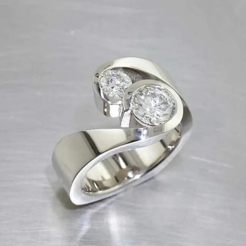 Vintage Silver Color Rings for Women Trendy Round Inlaid with White Stone Personalized Creativity Party Rings Jewelry