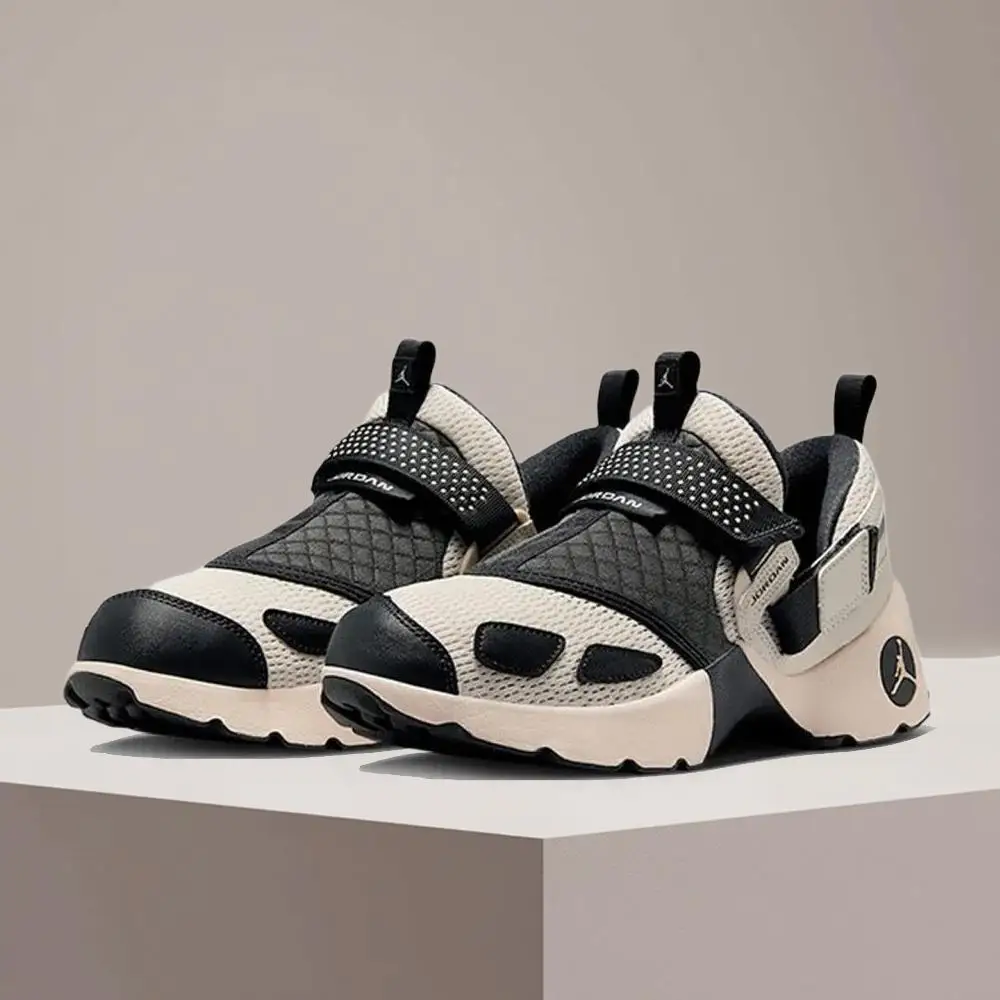 

Nike TRUNNER LX: стильные, универсальные, удобные, нескользящие женские кроссовки для бега с амортизацией и повышенной износостойкостью HQ2164-102