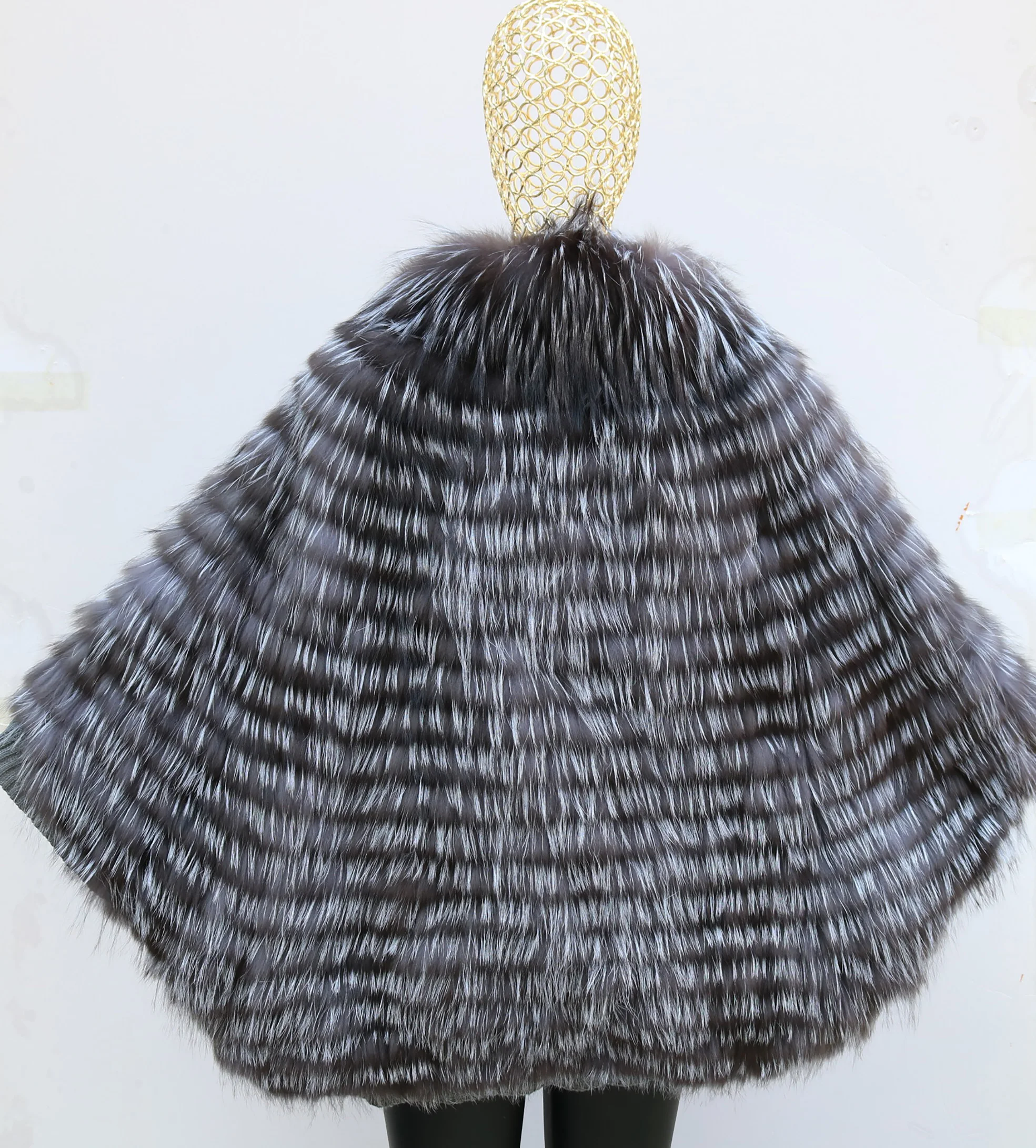 2026 Winter New Fur Strip Sewed Together Short Style Thin Raccoon Fur Fox Fur Coat Young Women's Coat