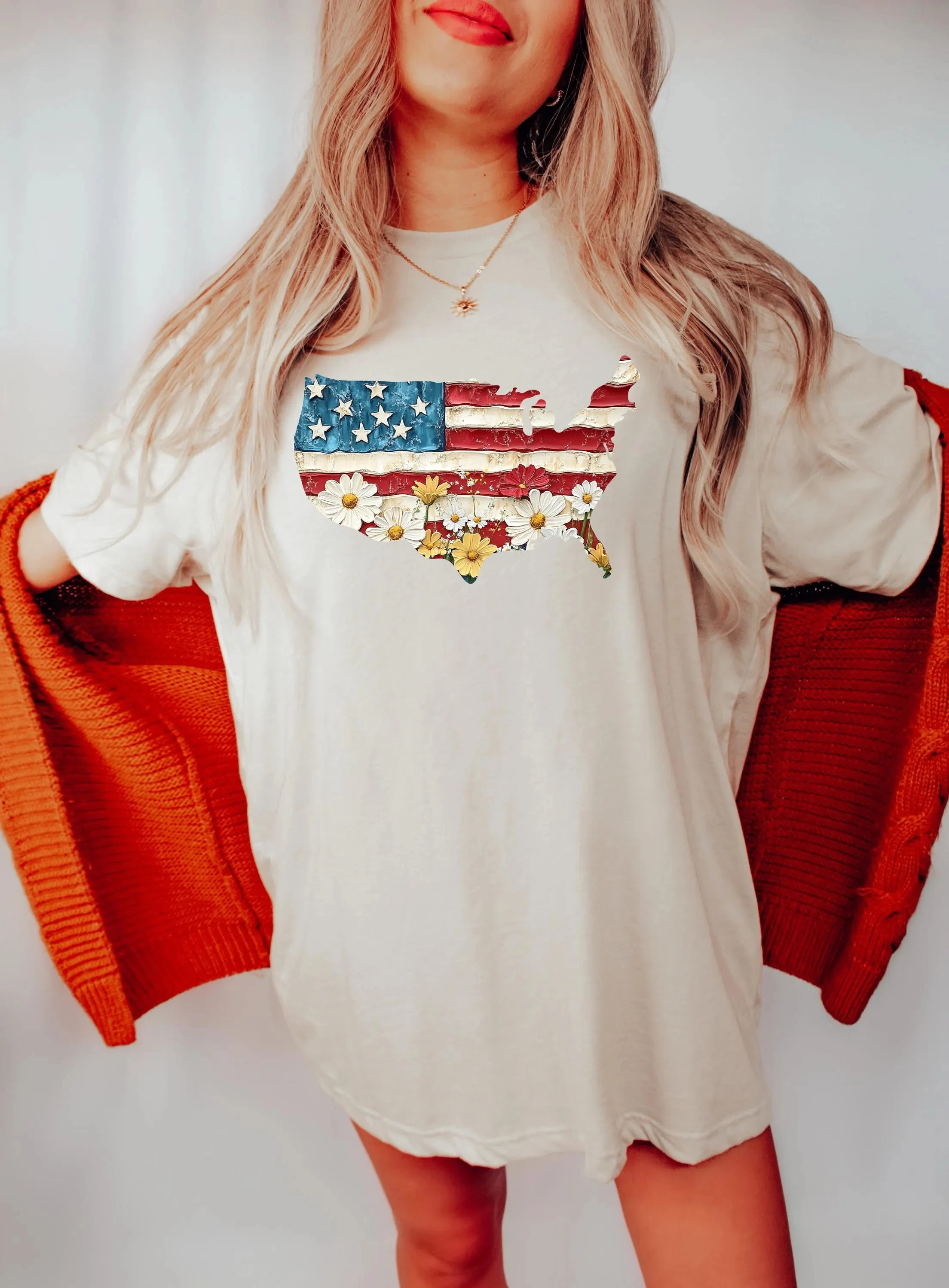 قميص الأزهار 4th من يوليو بعلم الولايات المتحدة الأمريكية، تي شيرت العلم الأزهار، تي شيرت برسومات الرابع من يوليو، تي شيرت نسائي الرابع من يوليو، قميص العلم الأمريكي