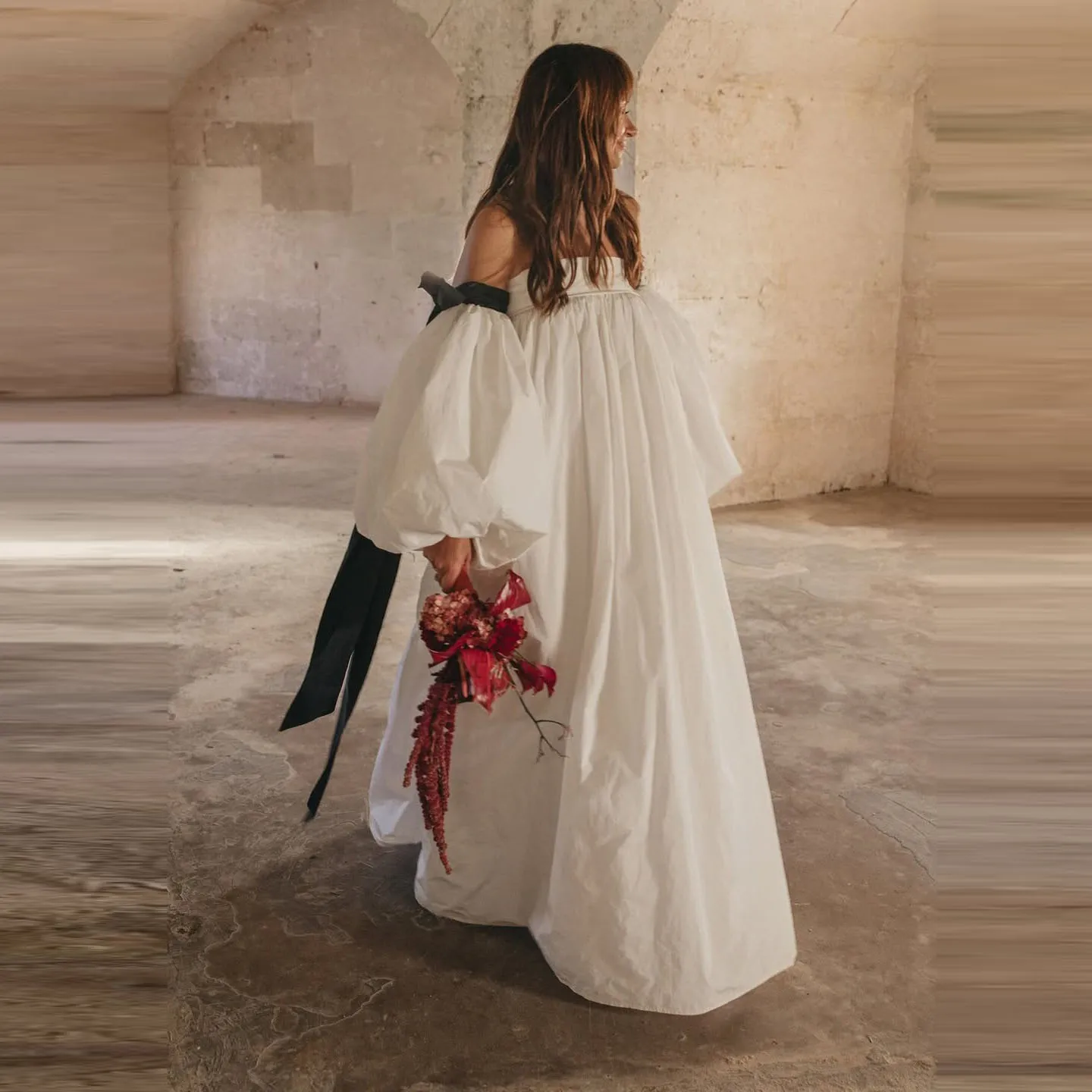 Schulterfreies Vintage-Kleid aus weißer Baumwolle mit schwarzem Besatz und Puffärmeln für Damen, elegante Hochzeitsfeier-Maxikleider, lang