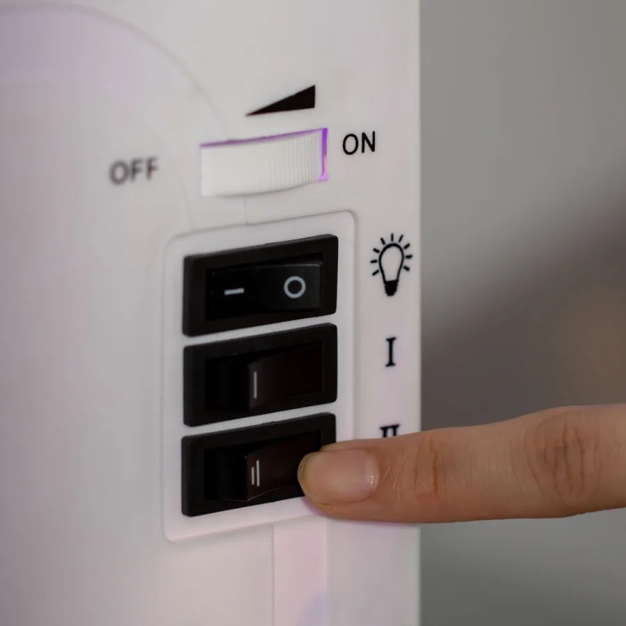 HOMCOM 18インチ電気暖炉ストーブ自立型暖炉ヒーター、リアルなLED炎、温度調節可能、過熱保護付き