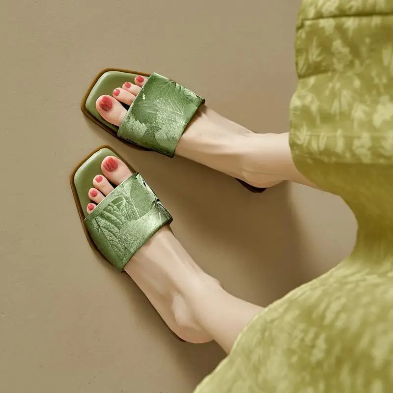 

Summer New Style Temperament New Chinese Style Versatile Flat Sandals Lazy People Wearing One Line Slippers Outside