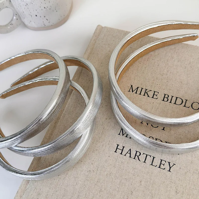 여성용 반짝이는 실버 머리띠, 우아한 헤어 후프, 레트로 가죽 스폰지 헤어 밴드, 여성 파티 헤어 액세서리