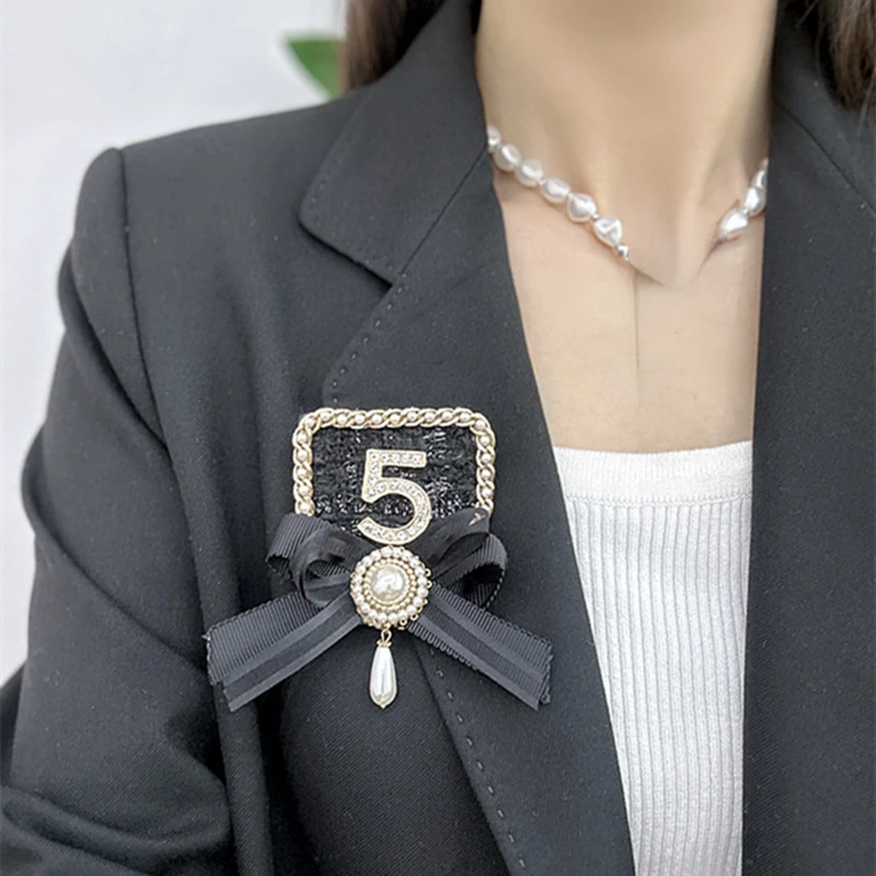 Women Big Crystals Pearl cc 5 Figure Corsage Brooches