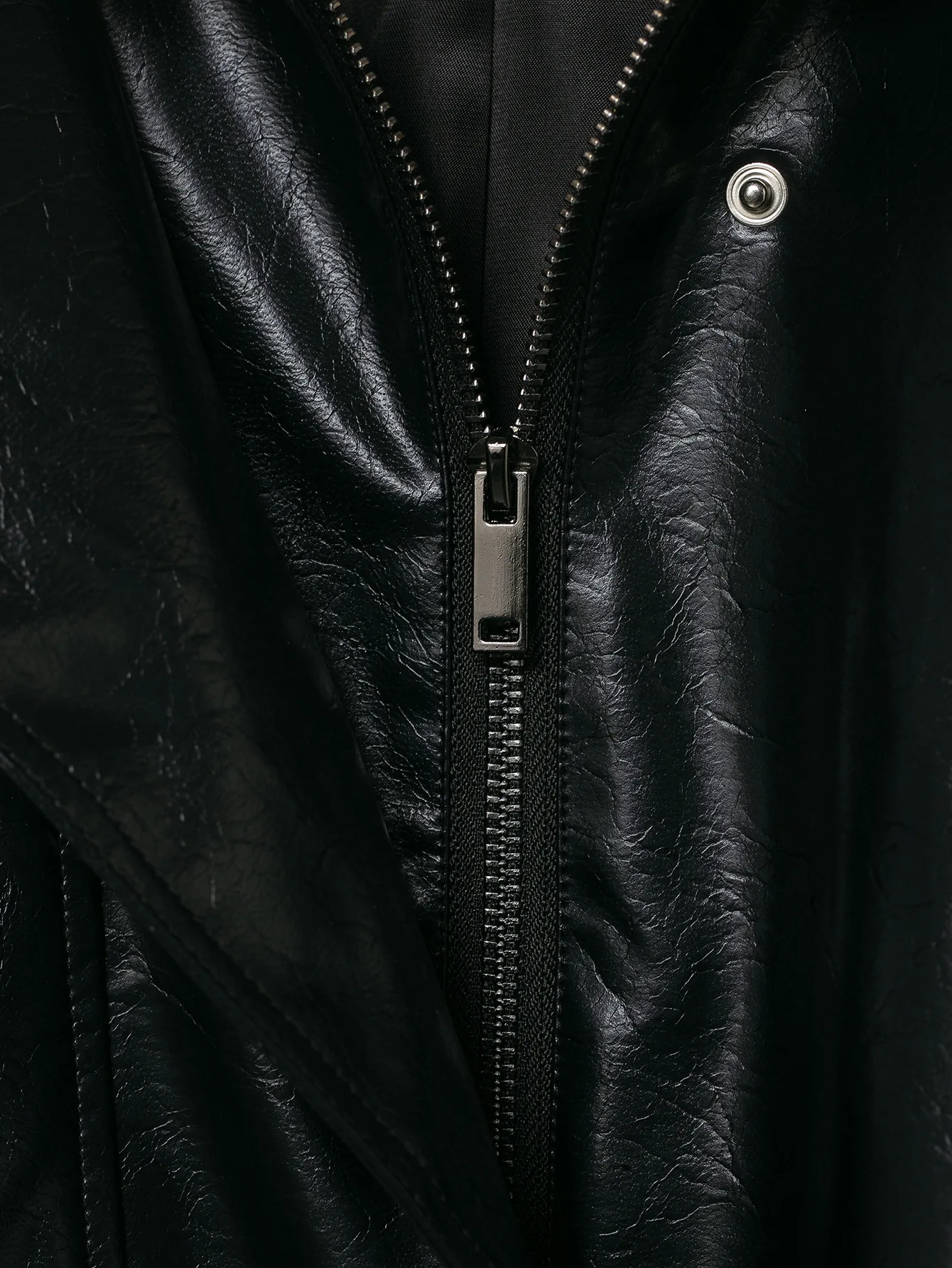 سترة جلدية أوروبية وأمريكية لخريف 2025 بتصميم جديد رائع ورائع وسترة صغيرة راقية على طراز الدراجة النارية