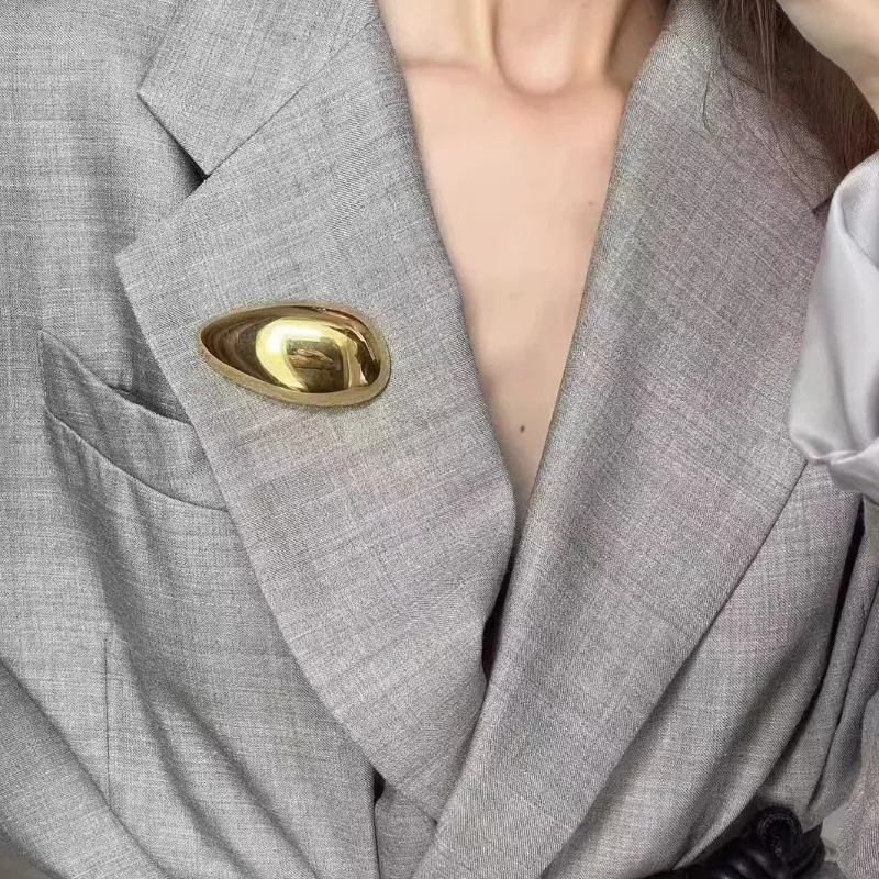 Fashionable and Cool Style Metal Shiny Surface Droplet Egg Shaped Brooch for Women Simple and Exquisite Pin Accessories