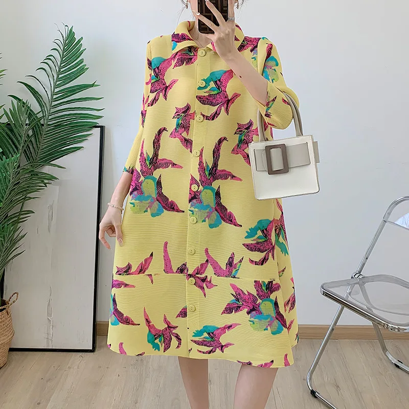 Miyake Plissee-Einreiher-Kleid 2025, Sommer, neuer französischer Druck, lockere, lässige Mode, Kleider mit Siebenviertelärmeln