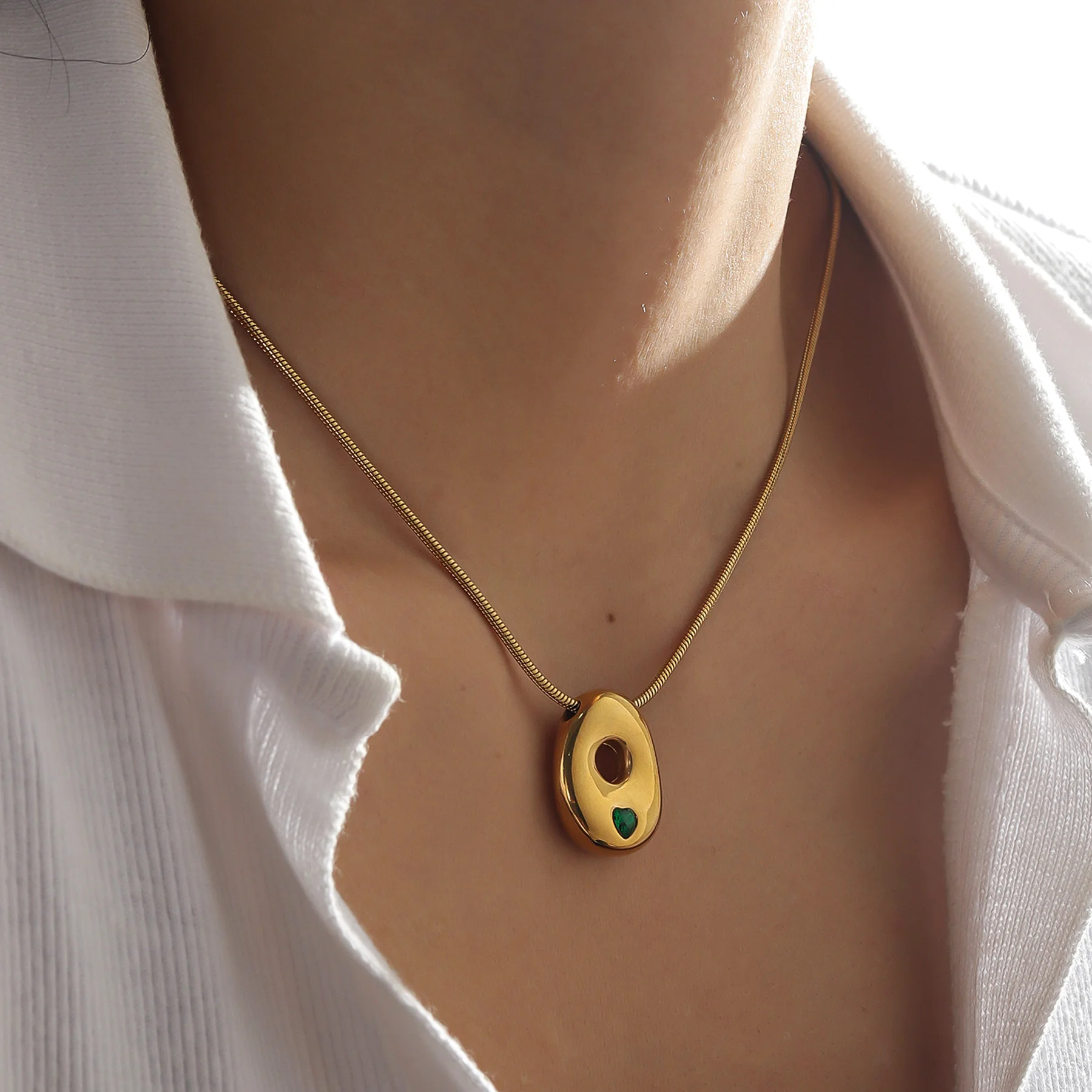 Personalisierte Initialen-Halskette mit Bubble-Alphabet aus Edelstahl, Geburtsstein-Anhänger, Zarte Schlangenkette, Geburtstagsgeschenk für Frauen – Detail 8