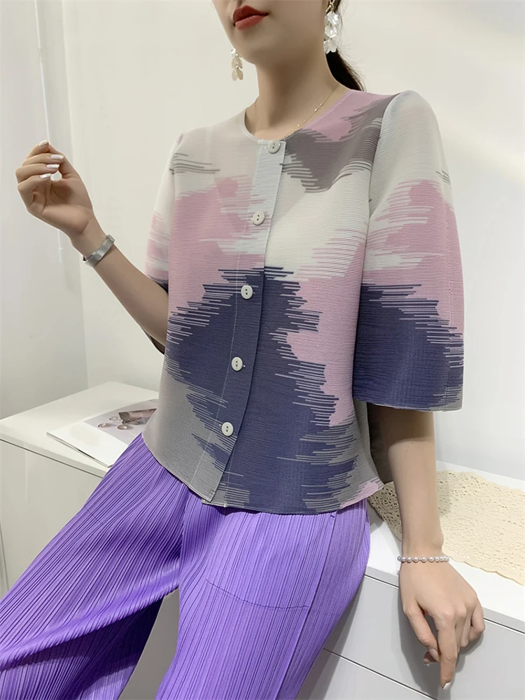 GVUW Pleated Print Shirt Women Half Sleeve Single Breasted Round Collar Loose Elegant New 2024 Versatile Female Clothing 17G6563