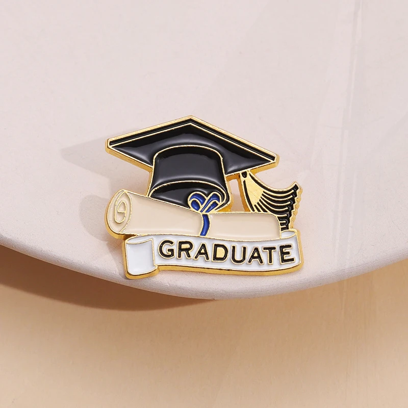 Lapel Badges Best Wishes Jewelry Gift for Kids Friends Graduation Enamel Brooch Custom Students Bachelor Cap Pines