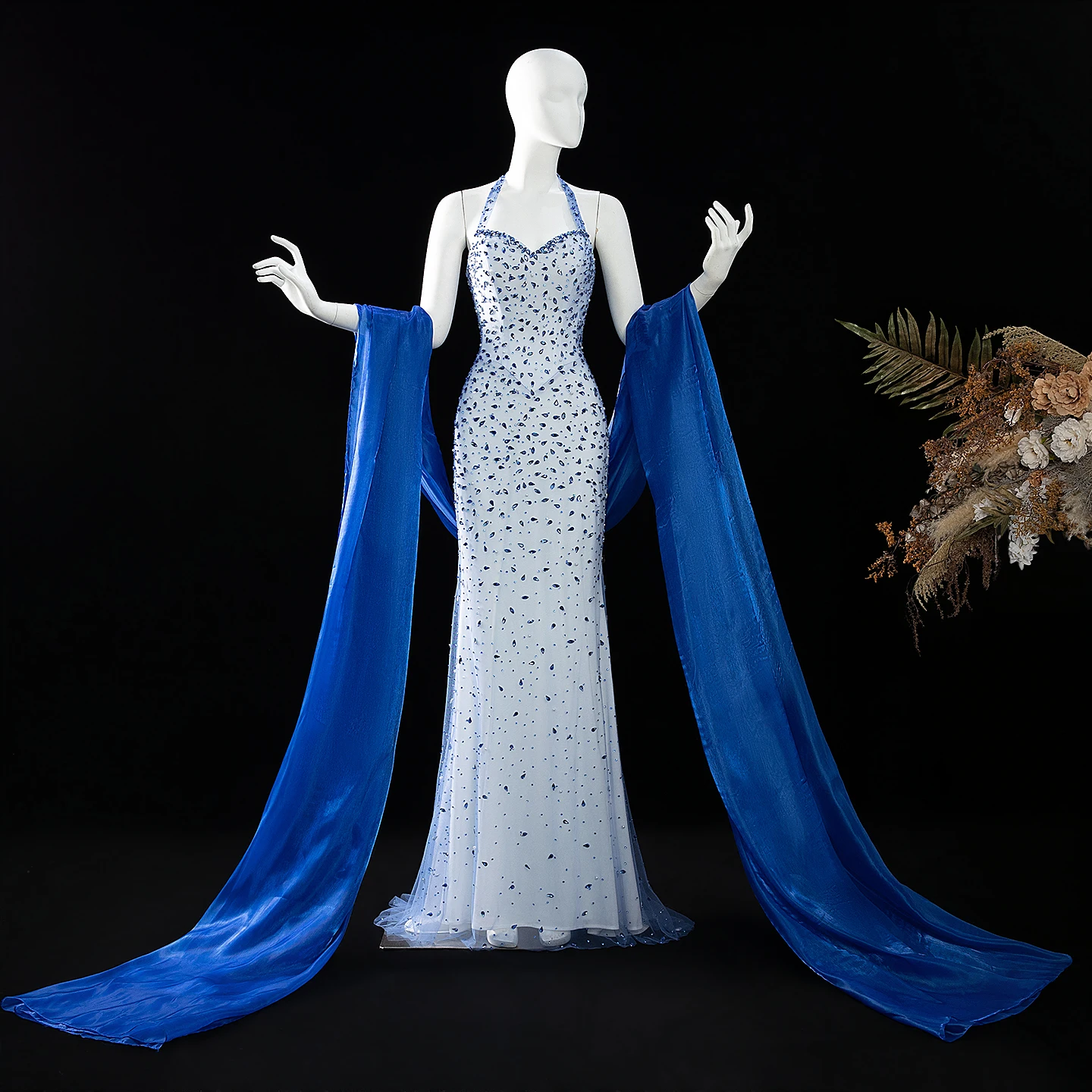 Sharon Said Blaues Etuikleid mit Cape, Luxuriöses Kristall-Neckholder-Rückenfreies Abendkleid für Damen, SS715 Maßanfertigung – Detail 7